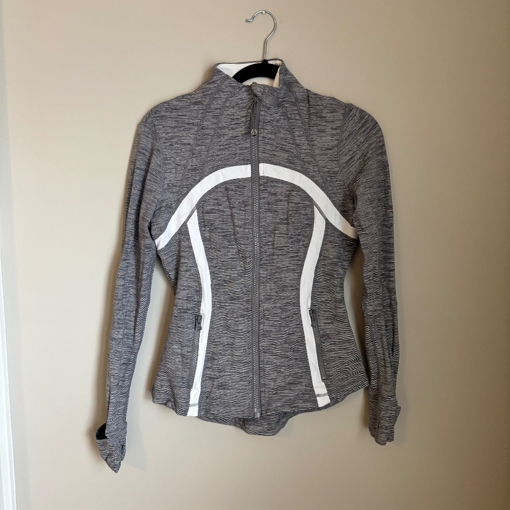 Lululemon Gray & White Zip Up Jacket Size 8